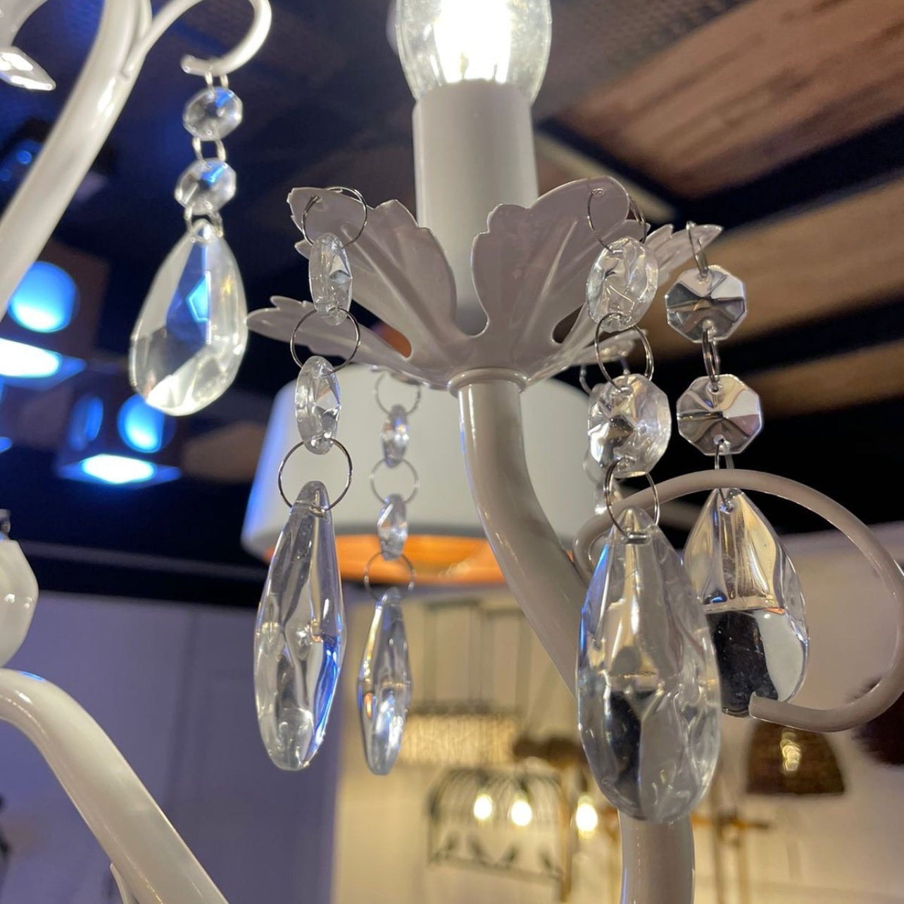LAMPARA COLGANTE ESTILO CANDELABRO BLANCO 5 LUCES NOELIA