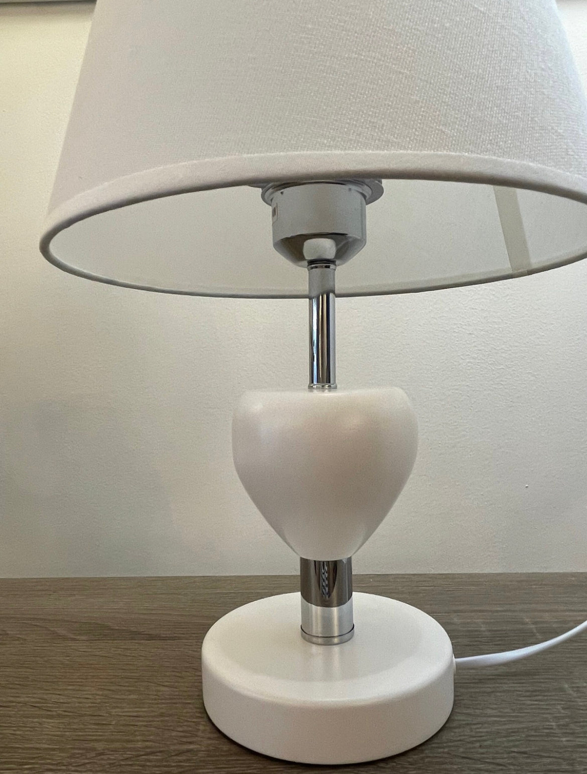 LAMPARA DE VELADOR MADERA BLANCA