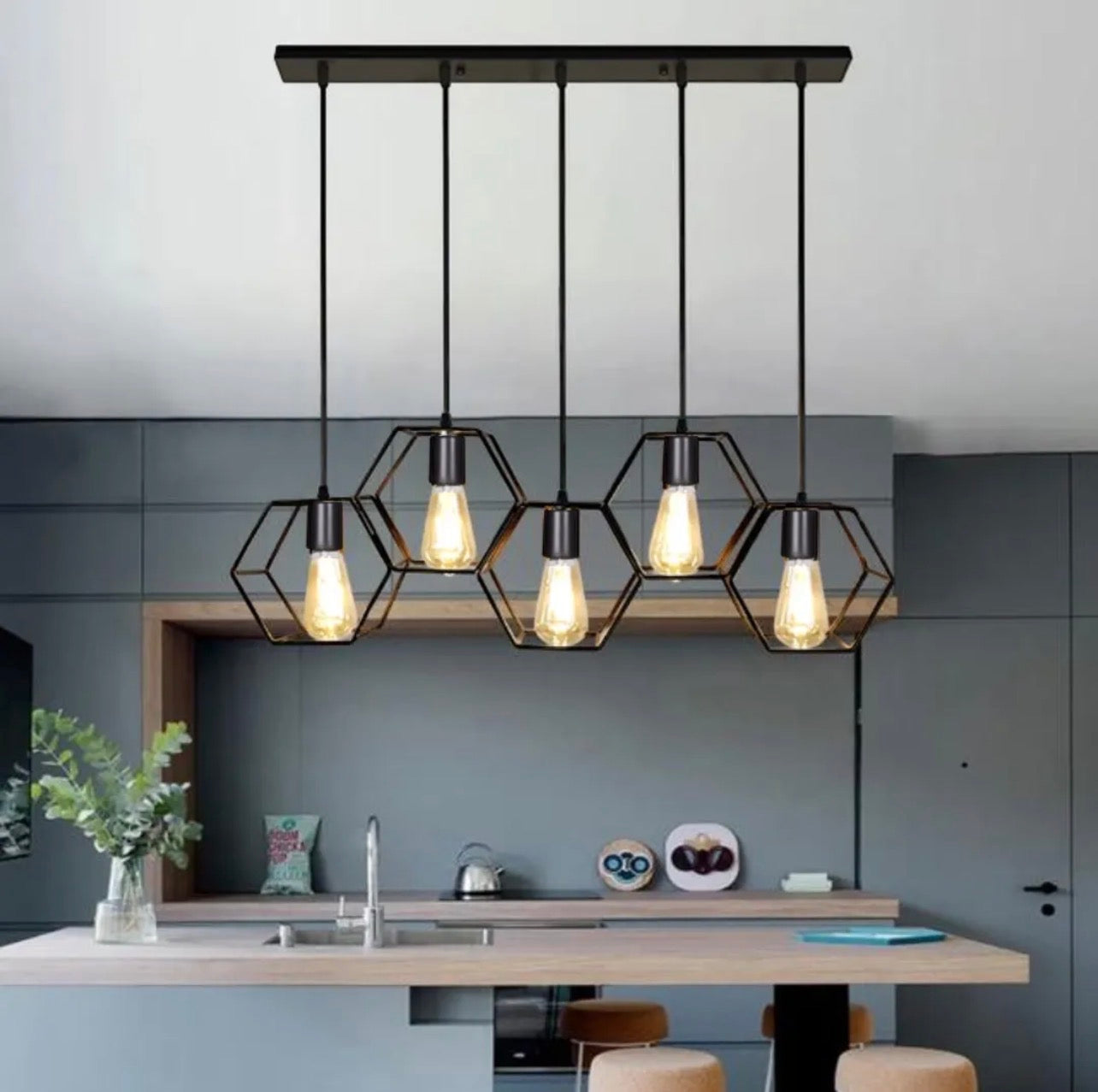 LAMPARA COLGANTE BASE LINEAL 5 LUCES FORMA GEOMETRICA PANTONE