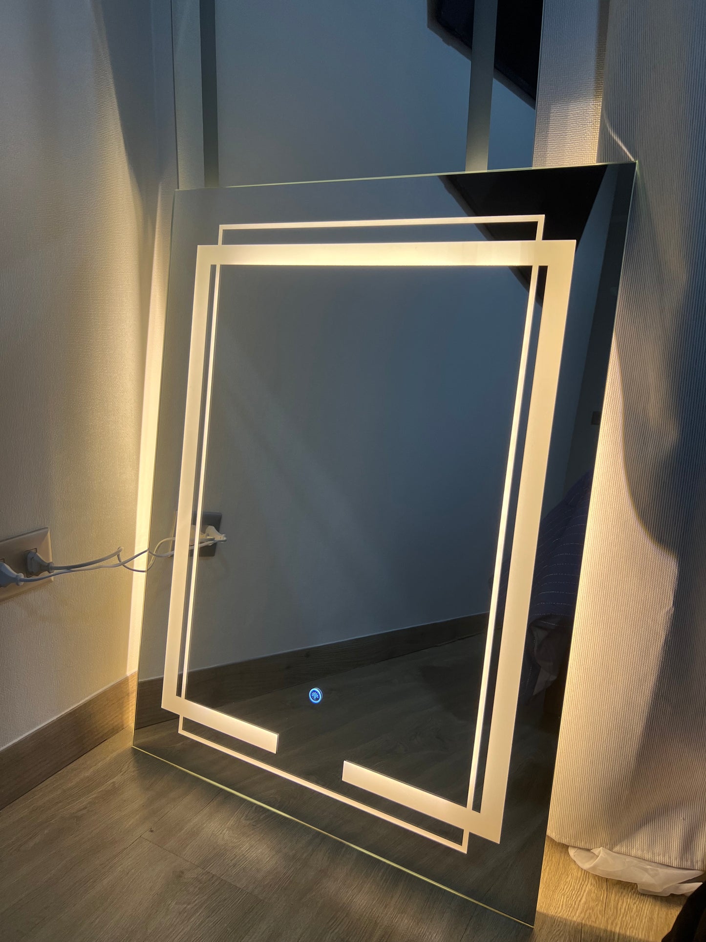 ESPEJO LED 60X80 DOS TONOS DE LUZ BORDE CUADRADO LUMEN