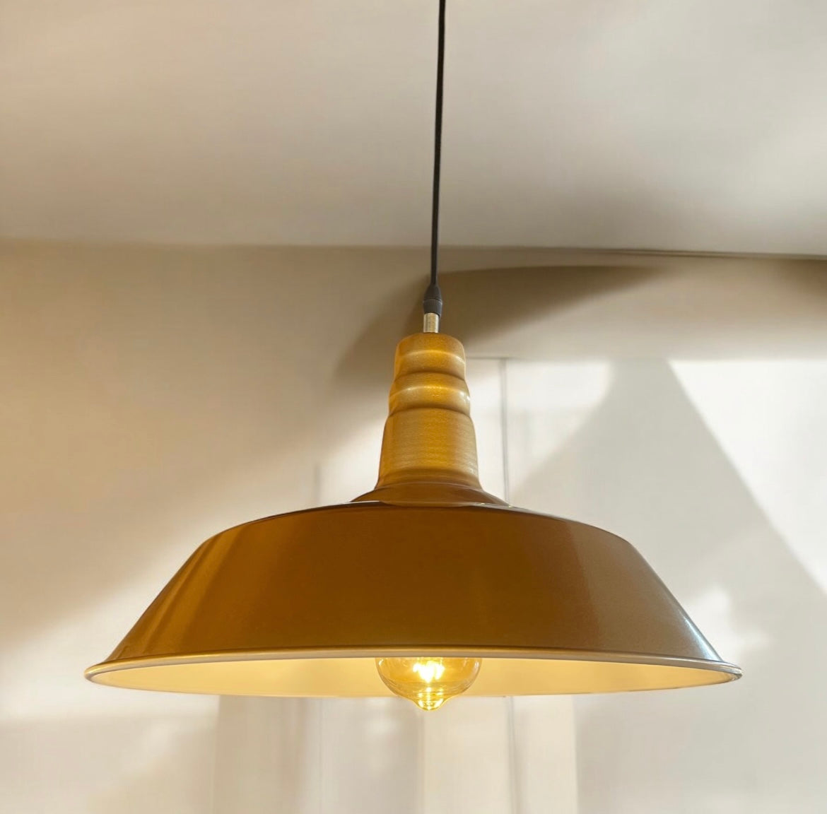 LAMPARA COLGANTE METALICA DORADA 36 CM